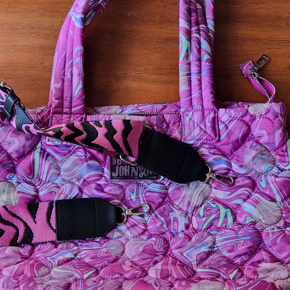 Betsey Johnson | UV COLOR CHANGING Quilted Heart Puffer Totebag - Picture 12 of 15